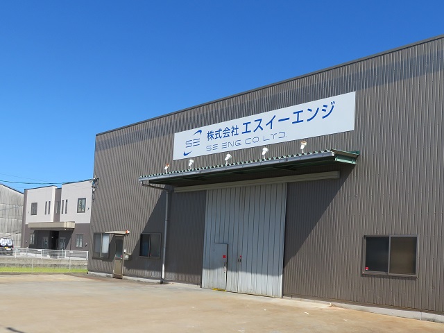 代表　清水様（会社外観）